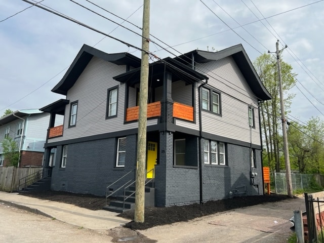 Building Photo - 323 E 31st St