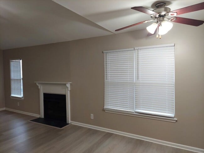 Building Photo - 2 Bed 2 Bath Condo