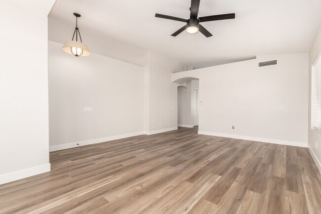 Building Photo - Beautifully Updated 3-Bedroom Home in Prem...