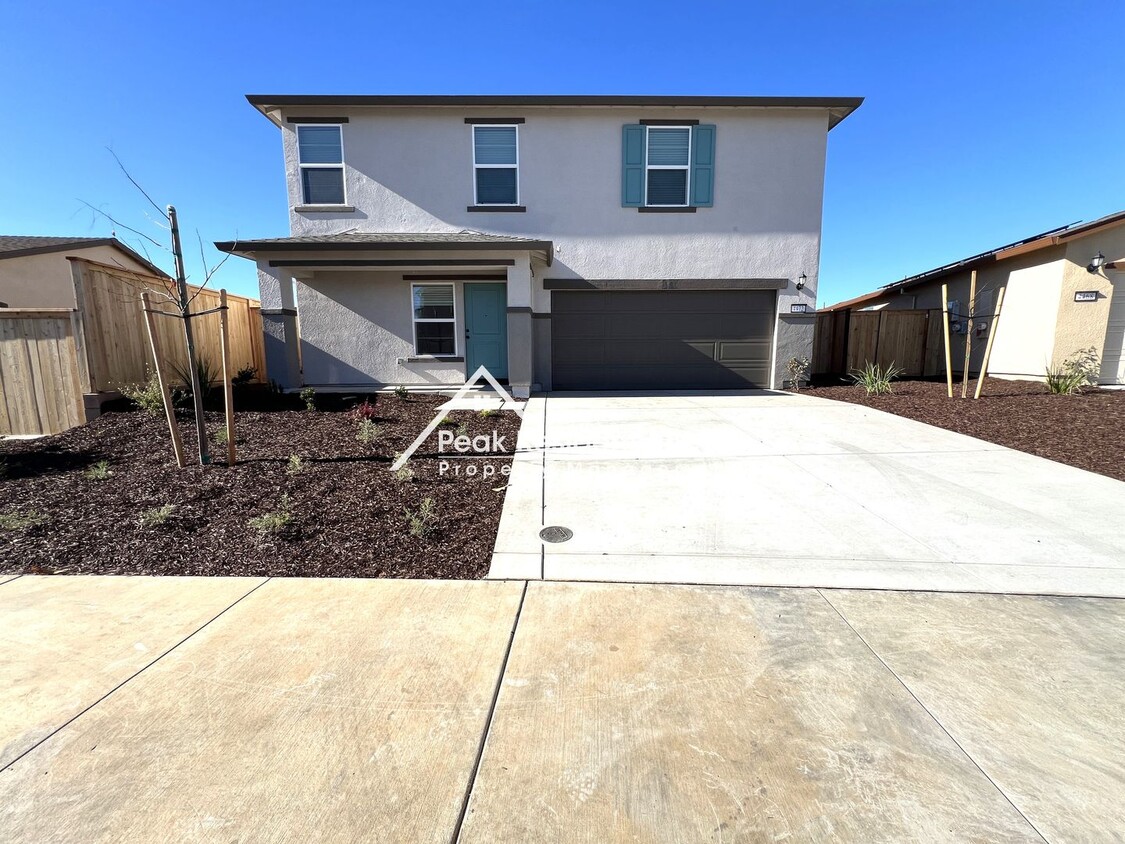 Foto principal - Brand New Rancho Cordova 4bd/2.5ba Home wi...