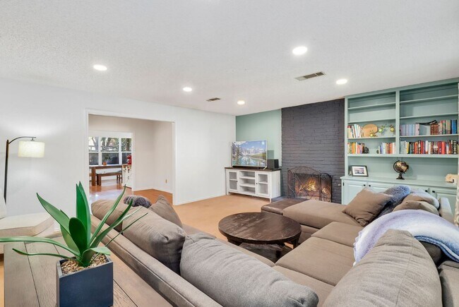 Foto del edificio - 1507 Wildwood Dr