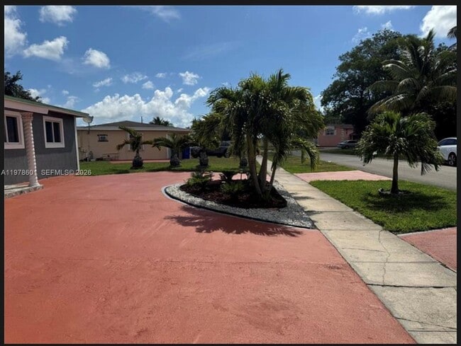 Foto del edificio - 6471 SW 27th St