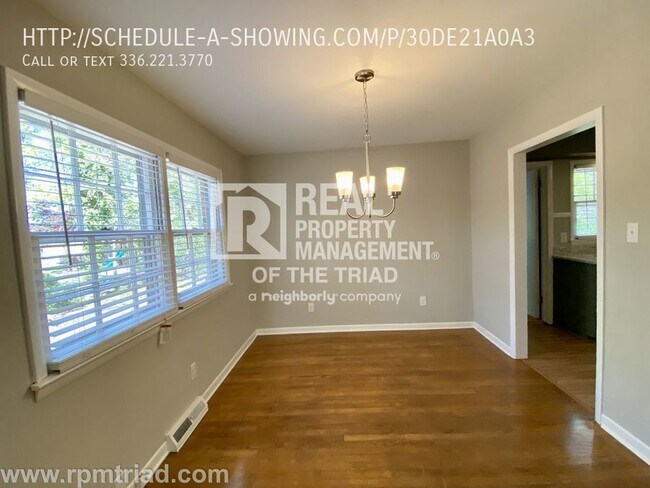 Building Photo - Spacious & updated 4BR/2.5BA Home in Green...
