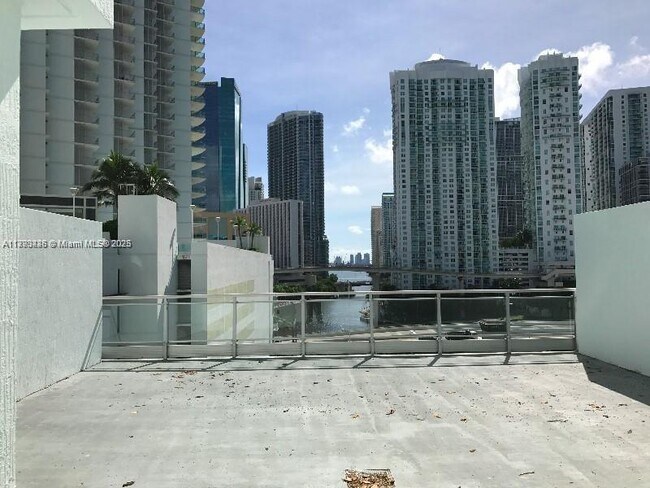 Foto del edificio - 90 SW 3rd St