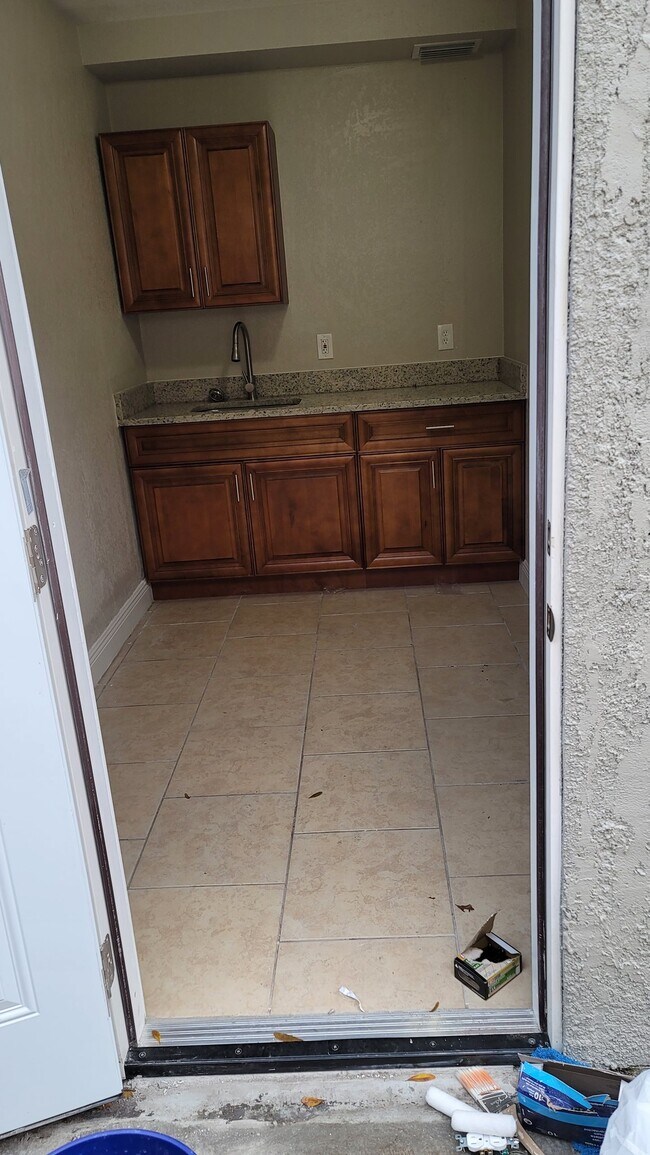 Foto del edificio - 7213 N Hubert Ave