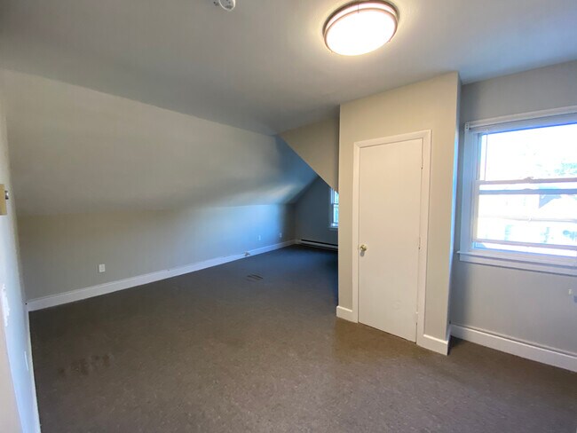 Building Photo - 257 Deering Ave