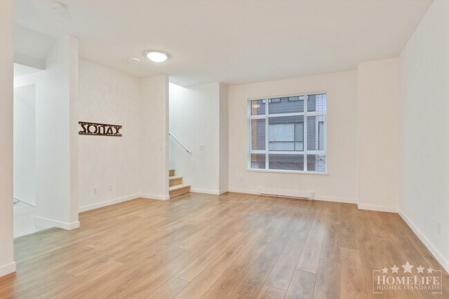 Photo du bâtiment - 3 Bed, 2.5 Bath Townhouse with Den for Rent in Surrey!