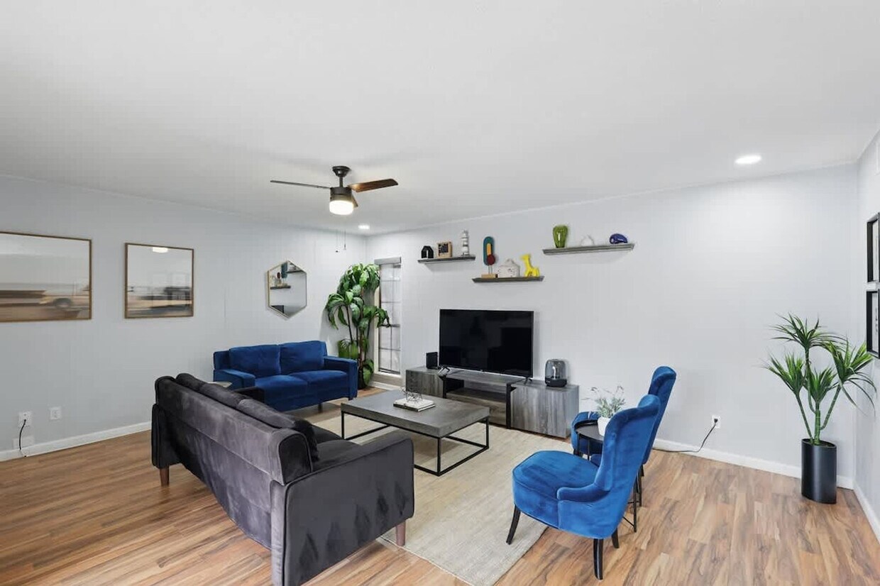 Foto principal - 3454 Livingston Ln