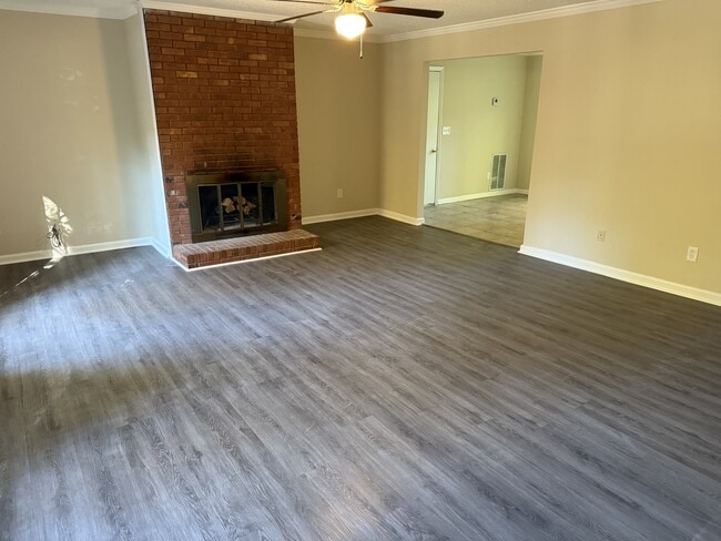 Building Photo - 888 Timbercrest Ct