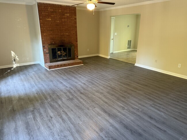 Foto del edificio - 888 Timbercrest Ct