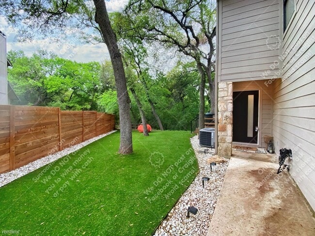 Building Photo - 3 br, 2.5 bath Duplex - 2501 Dana Cv A A