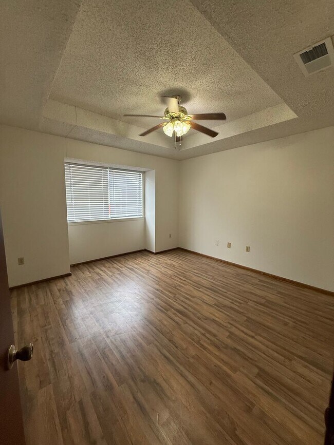 Building Photo - 1736 Jade Ave