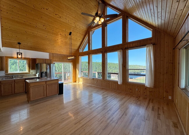 Building Photo - 61 Muskrat Lake Vw