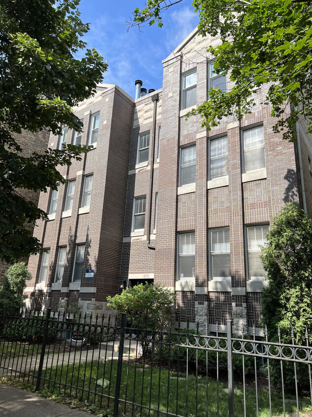 Primary Photo - 4212 N Ashland Ave