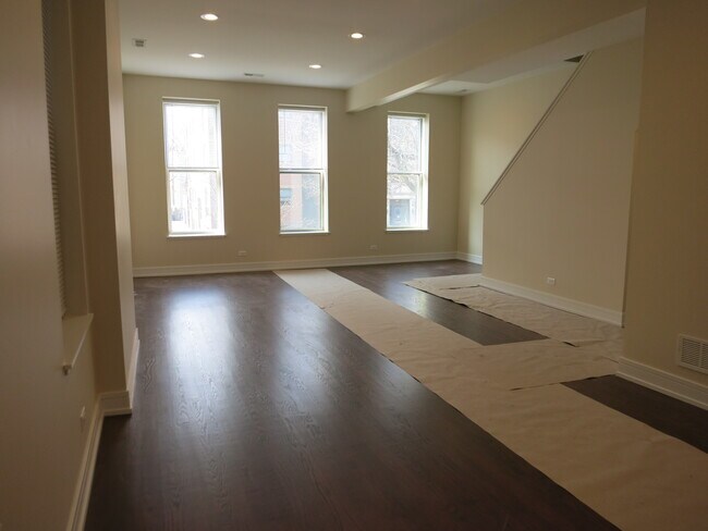 Building Photo - 1435 N Leavitt St