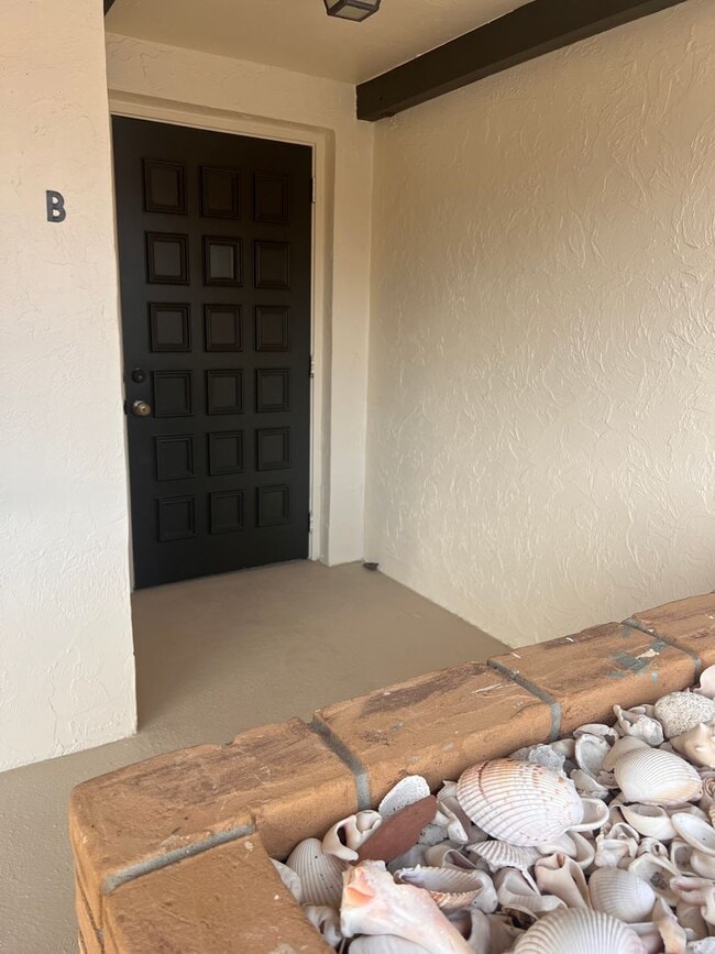 Building Photo - 2bd/2ba Townhome