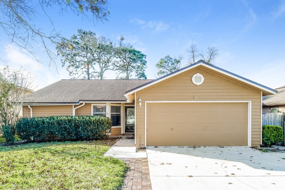 Foto principal - 8064 Marseilles Dr