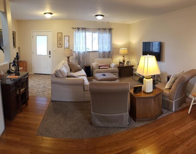 Foto del edificio - 1885 Upland Ave