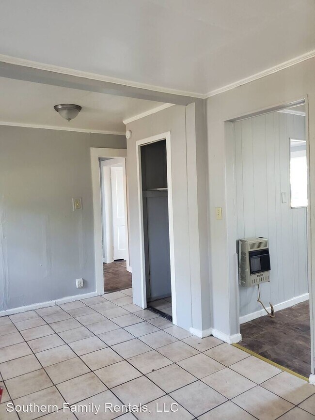 Building Photo - 3 br, 1 bath House - 206 SAVANNAH AVE
