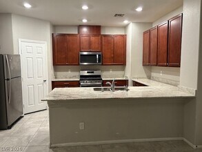 Building Photo - 1002 E Dorrell Ln