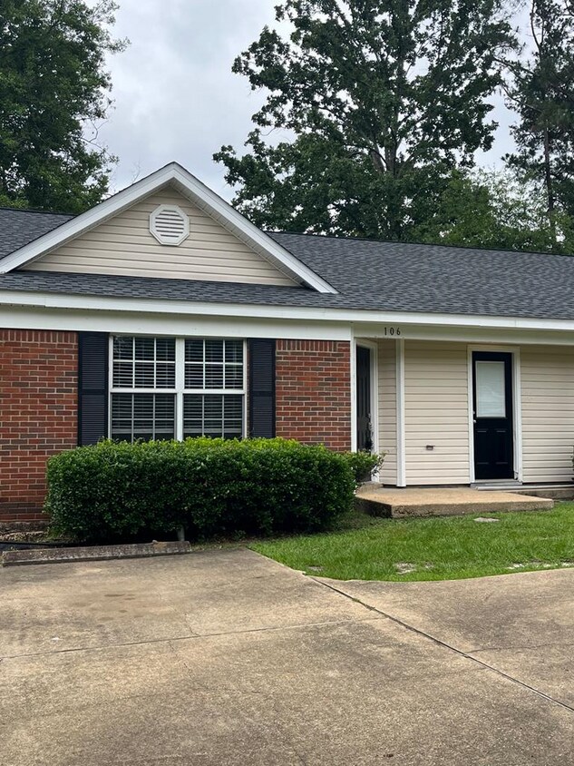 Foto principal - 106 Cove Landing Dr