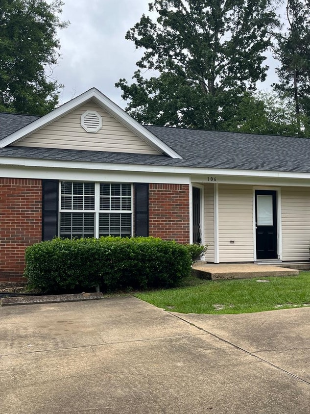 Primary Photo - 106 Cove Landing Dr