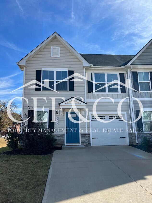 Foto principal - Spacious Townhome available in Spartanburg's East Side