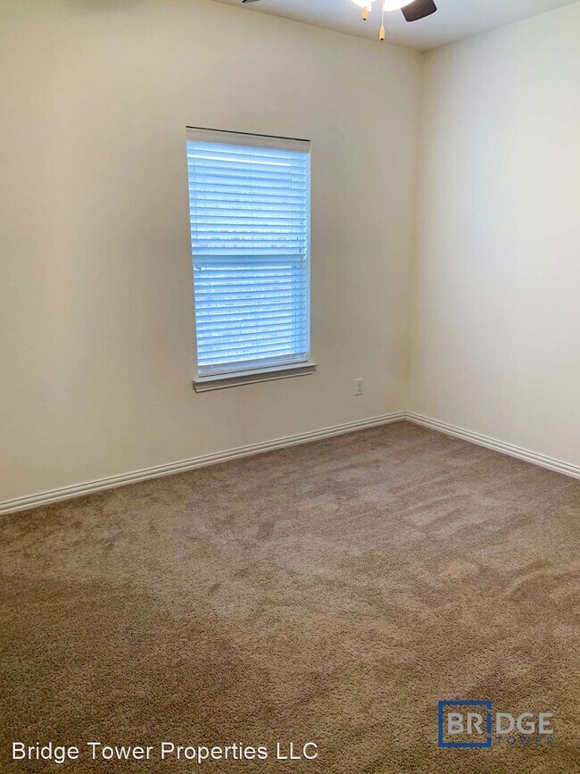 Foto del edificio - 4 br, 2.5 bath House - 1340 Lake Crest Lane