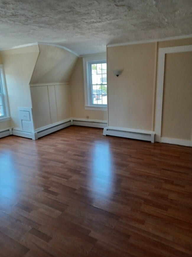 Building Photo - 158 Prichard St