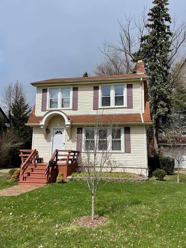 Building Photo - 413 E 7th St