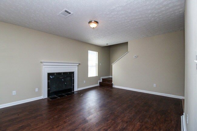 Building Photo - 594 Waynes Ct SE