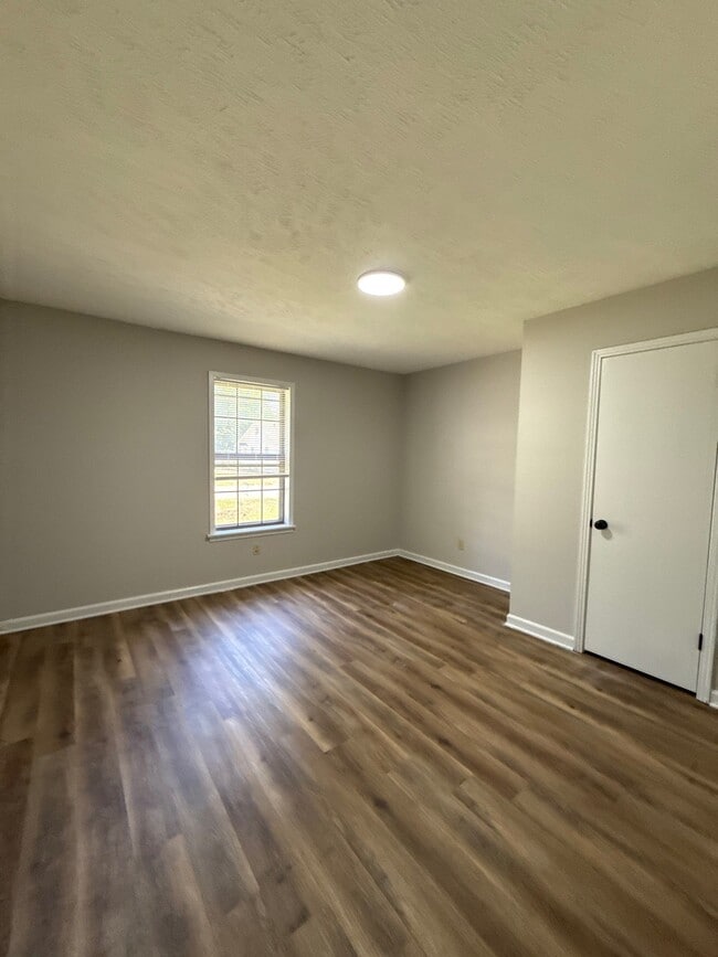 Building Photo - 319 N Bond Ave