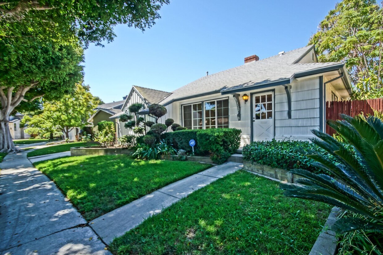Foto principal - Incredibly Charming & Bright 3BR2BA Home w...