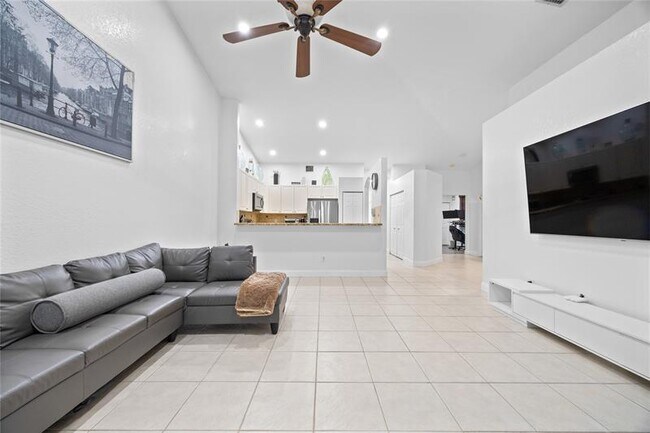 Foto del edificio - 243 Coral Trace Ln