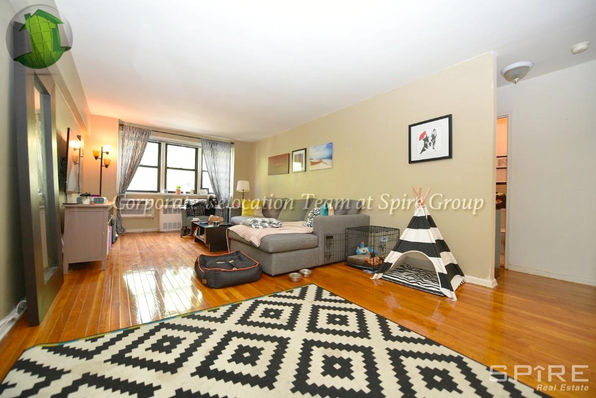Foto principal - 3343 Crescent St