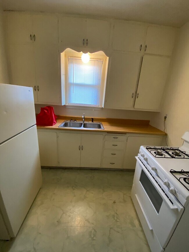 Foto del edificio - 411-411 1/2 N. Clay, Hoisington