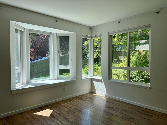 Foto del edificio - 2 Bedroom condo in the Best Location