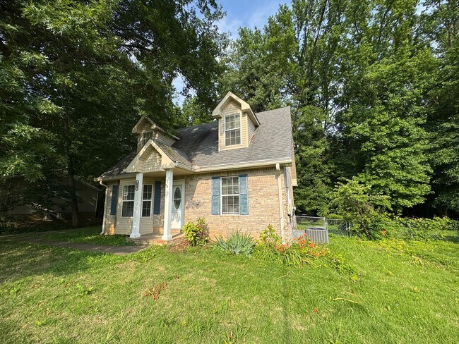 Building Photo - Cozy Single Family Home