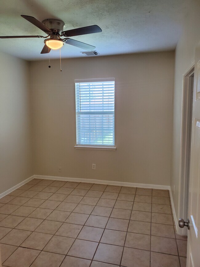 Dormitorio de la planta baja - 3725 Amos St