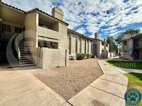 Building Photo - 533 W Guadalupe Rd