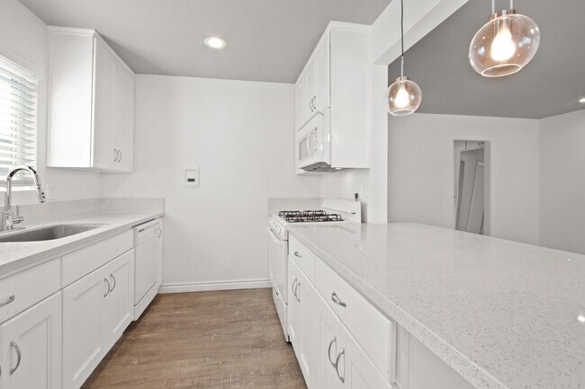 Kitchen - 14076 Springdale St