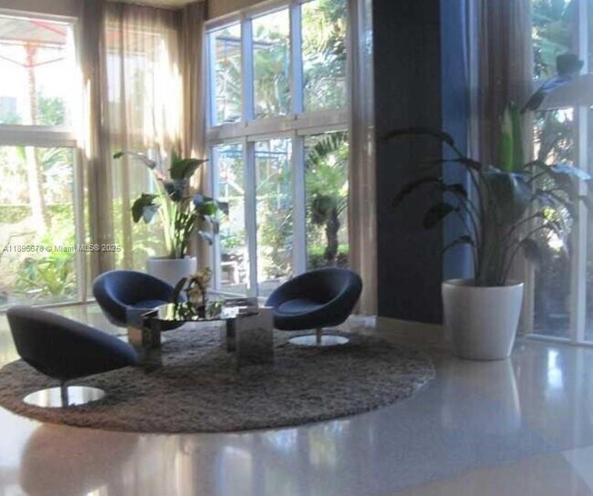 Foto del edificio - 6365 Collins Ave