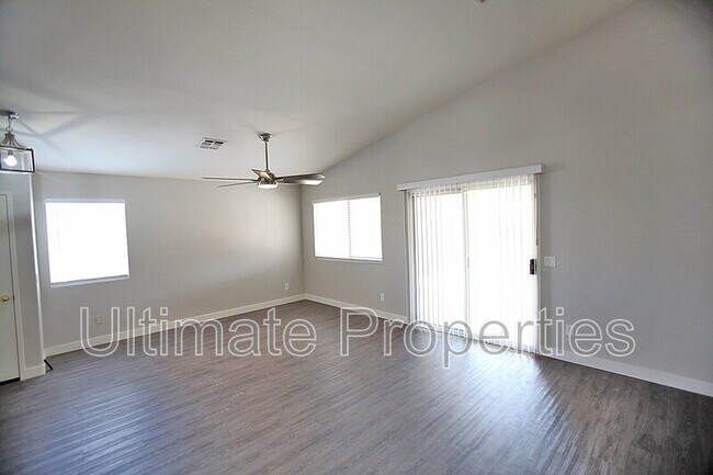 Foto del edificio - 16107 W Sherman St