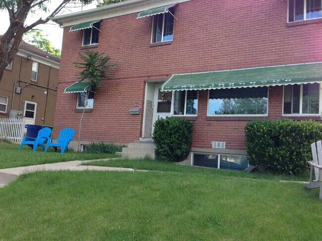 Photo - 859 S Le Grand St Apartments