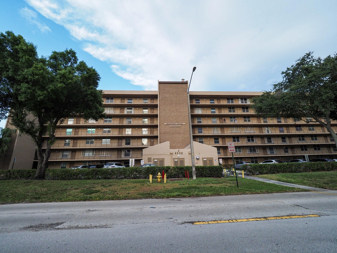 Primary Photo - 4550 NW 18th Ave