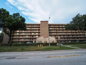 Building Photo - 4550 NW 18th Ave