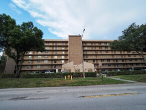 Building Photo - 4550 NW 18th Ave