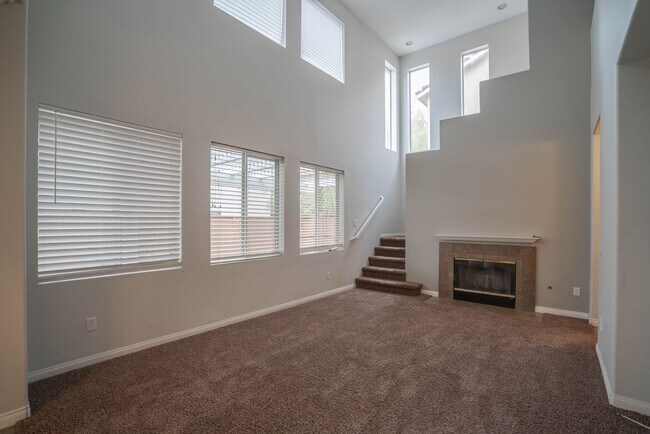 Building Photo - COMING SOON! 3 Bedroom Home in Santa Clarita.