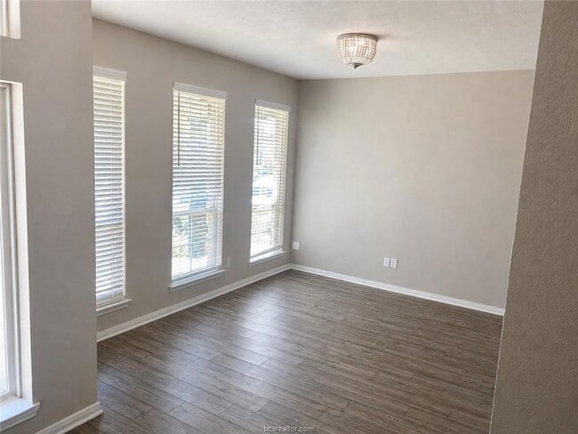 Building Photo - 5923 Eldora Dr