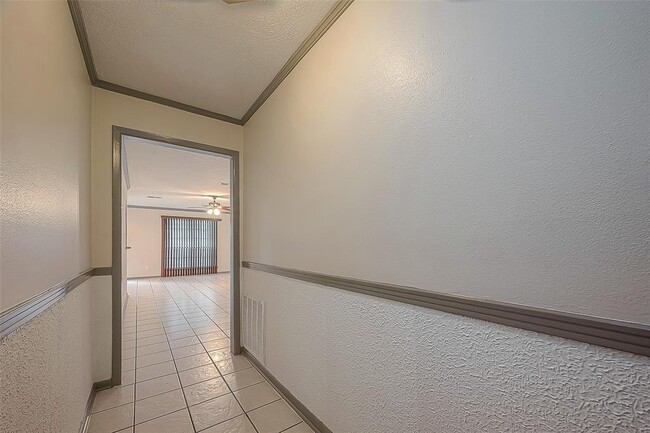Building Photo - 8910 Lazy River Ln